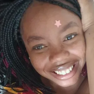Jeune Baby-sitter de 17 ans  à Antony 