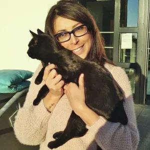 Brésilienne travaille avec personnes agées