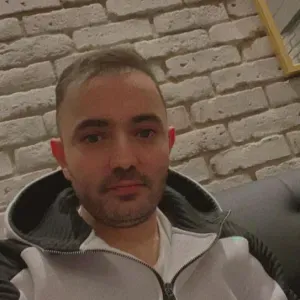 Jeg er venlig, pålidelig og arbejder hurtigt og effektivt.