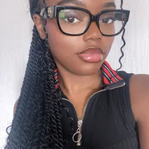 Baby-sitter patiente et à l'écoute 