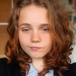 Étudiante en psycho & école d'art — baby-sitter créative !