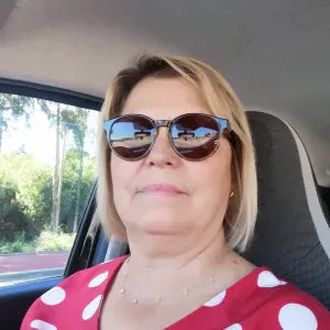 Babysitter com experiência comprovada