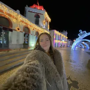 Serviços de limpeza / I provide cleaning services.