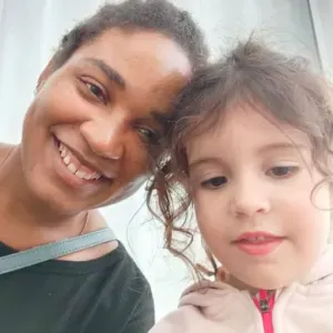 Job offer for a babysitter in Paris