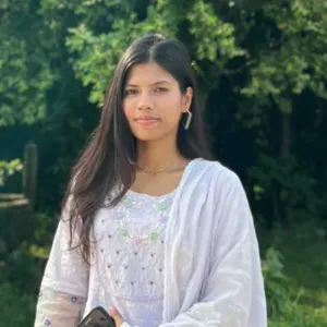 "Luotettava ja kokenut lastenhoitaja etsii työtä"