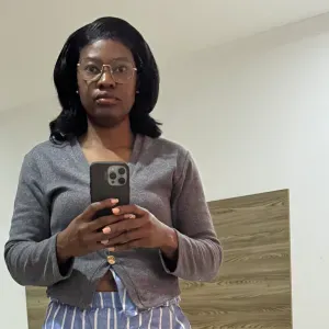 Empregada de limpeza com excelência e profissionalismo 