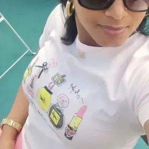 Femme de nettoyage profissionel