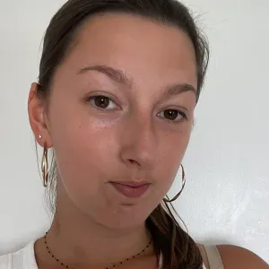 Baby-sitter polyvalente à saint mars du désert 