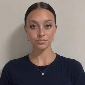 Studentessa offre aiuto compiti