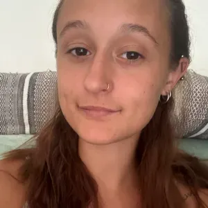 Femme de ménage dans un camping