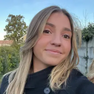 Étudiante disponible pour garde d'enfants à Cergy