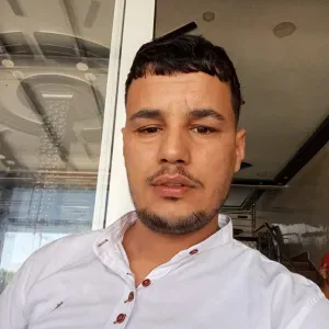 انا رجل سوف اعتني بتلكة الطفل جيدا