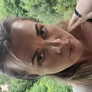 baby-sitter joyeuse et créative