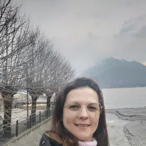 Empregada de limpeza responsável !