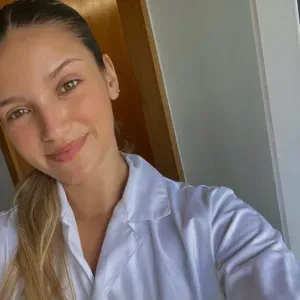 Cuidadora pontual, estudante de enfermagem (3ºano)