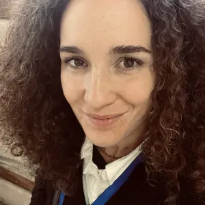 Adetta alle pulizie e allo stiro