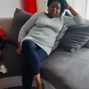 Je suis disponible pour vous aider dans vos tâches quotidien