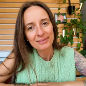 Donna affidabile per pulizie domestiche e cura della casa