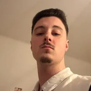 English/French speaker ready and willing to work!