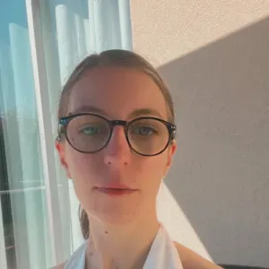 Je recherche une baby-sitter 