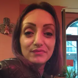 Addetta alle pulizie domestiche uffici aziende addetta pasti