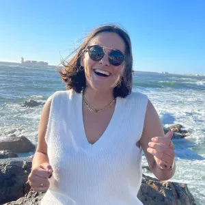 Jeune kinésithérapeute prête à aider