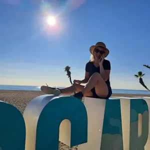 Je cherche un(e) dame de companie