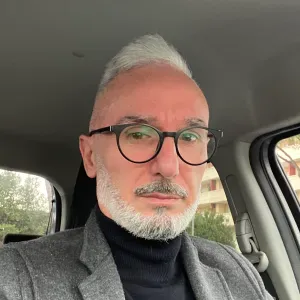 Persona seria e paziente ed educata 