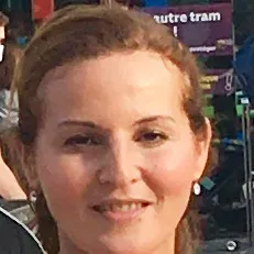 Aide à la personne pour prendre soin de nos aînés 