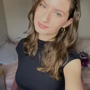 Souriante et respectueuse de vos ainés 