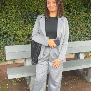 Baby-sitter expérimenté étudiante 