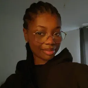 Lycéenne disponible pour aider à Nantes :)