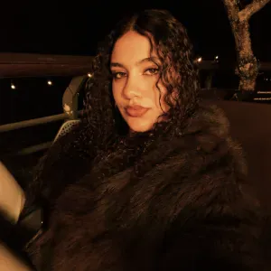 Disposta a serviço de babysitter