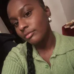 Jeune baby-sitter bienveillante et motivée