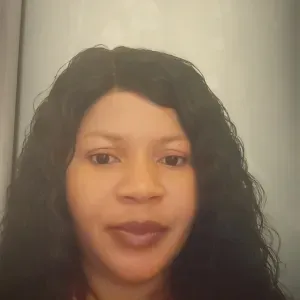 Esther 30 anni cerco lavoro come badante genova 