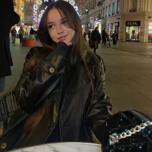 Baby-sitter disponible 7/7 a Lyon