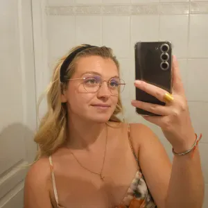 Garde d'enfants à domicile et aide aux repas 