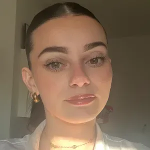 Baby-sitter domicile à Uchaud ou autour