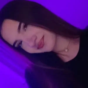 Jeune baby-sitter attentionnée et sérieuse 