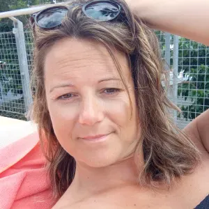 Recherche baby-sitter à temps partiel