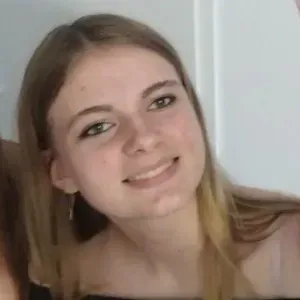 Etudiante en Maths Info propose du soutien scolaire à Vannes