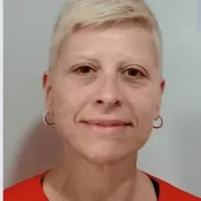 Sería,puntual,muy limpia...tengo un carácter muy bueno