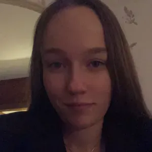 baby-sitter étudiante en école d'infirmière  