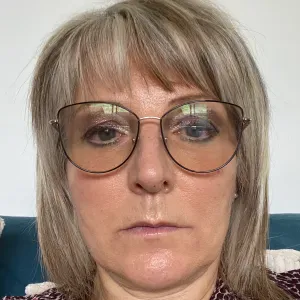 Je cherche un(e) dame de companie