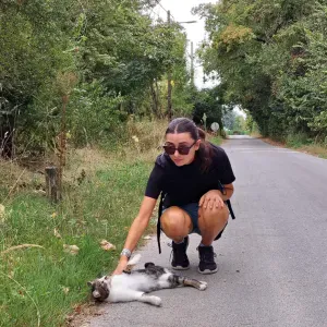 Garde attentionnée et sérieuse