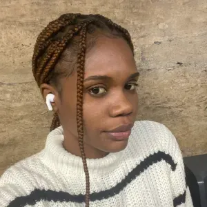 Ragazza di 23 anni a Roma disponibile per lavori vari