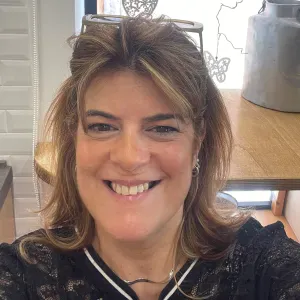 Empregada Doméstica - Venda do Pinheiro / Malveira