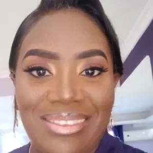 Cuidadora compassiva e paciente em Abrantes 