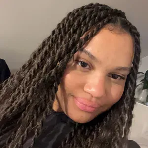 Baby-Sitter disponible sur St-Cyr