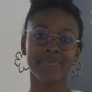 Baby-sitter disponible et motivée !